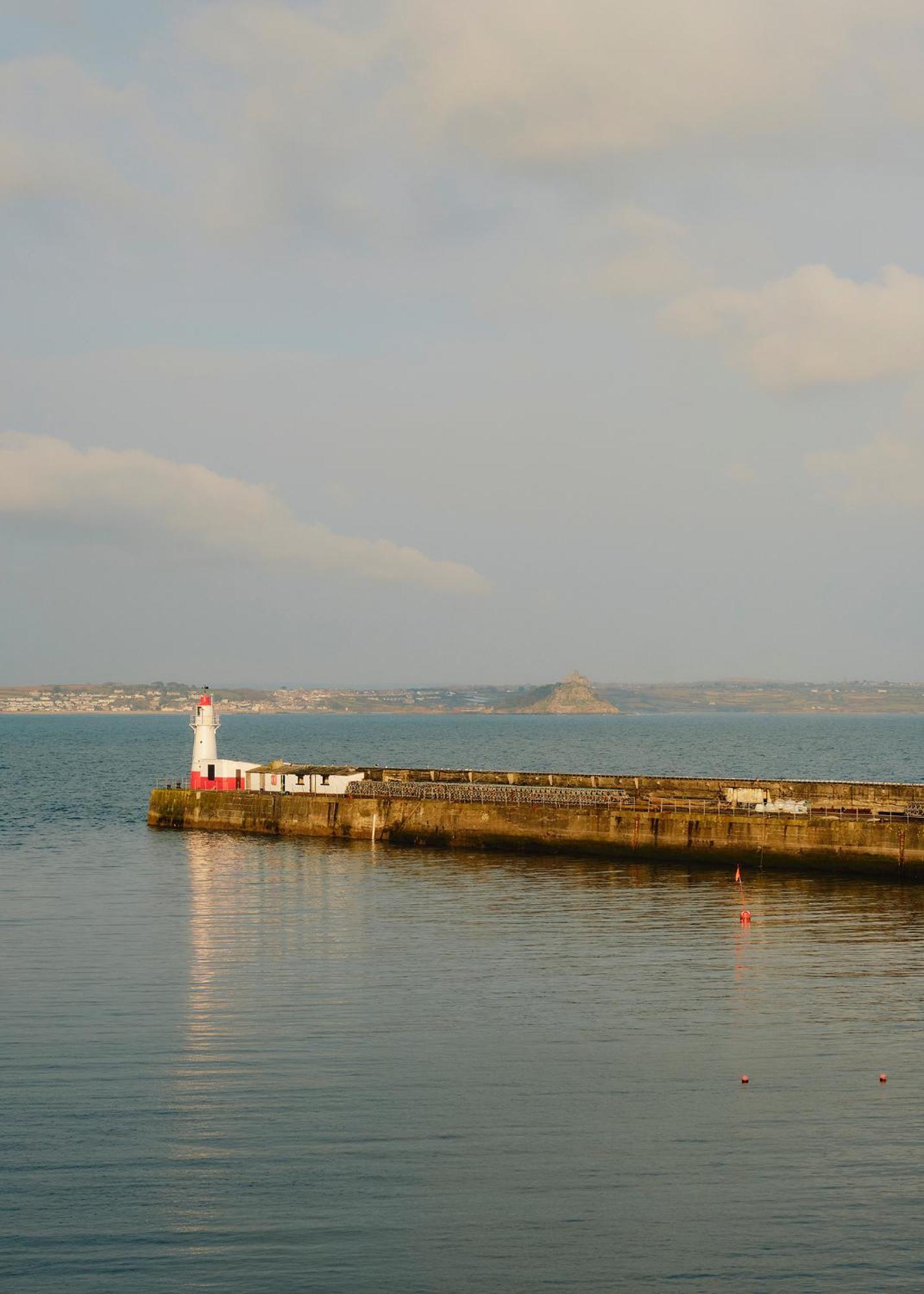 1-Bed Luxury Seafront Cabin In Heart Of Newlyn, Mousehole Exterior foto